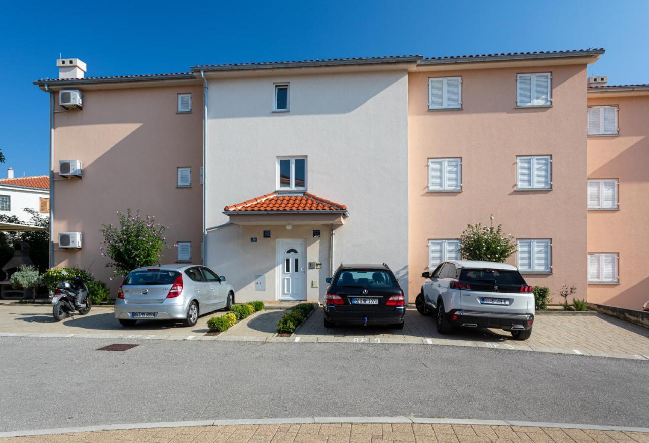 Apartments Crnekovic IV Baska  Bagian luar foto