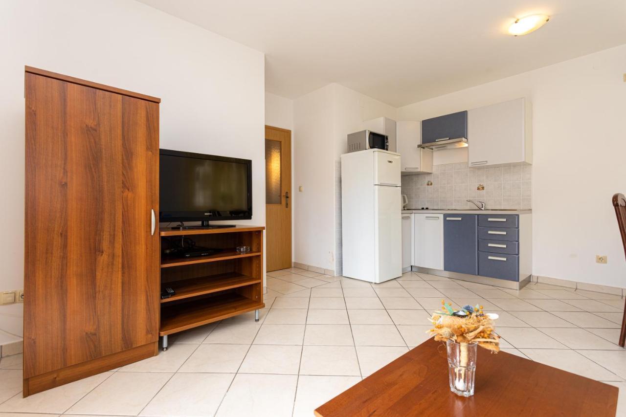 Apartments Crnekovic IV Baska  Bagian luar foto