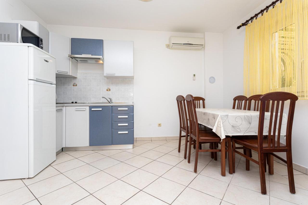Apartments Crnekovic IV Baska  Bagian luar foto
