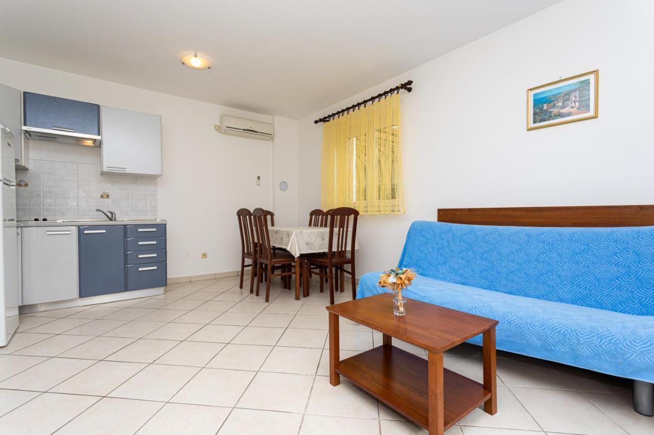 Apartments Crnekovic IV Baska  Bagian luar foto