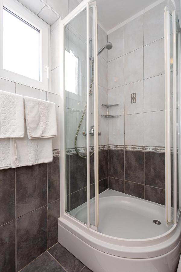 Apartments Crnekovic IV Baska  Bagian luar foto