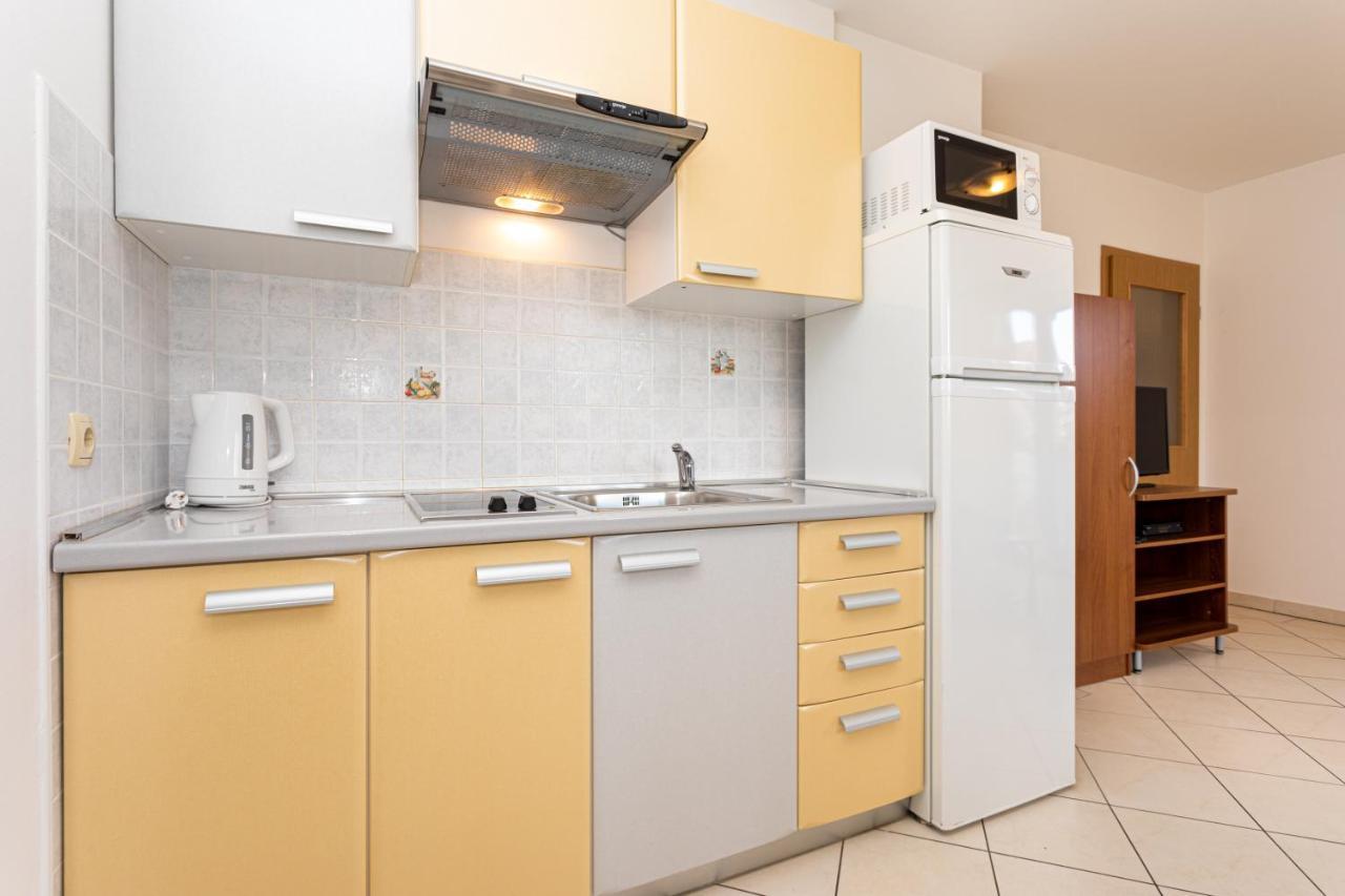 Apartments Crnekovic IV Baska  Bagian luar foto