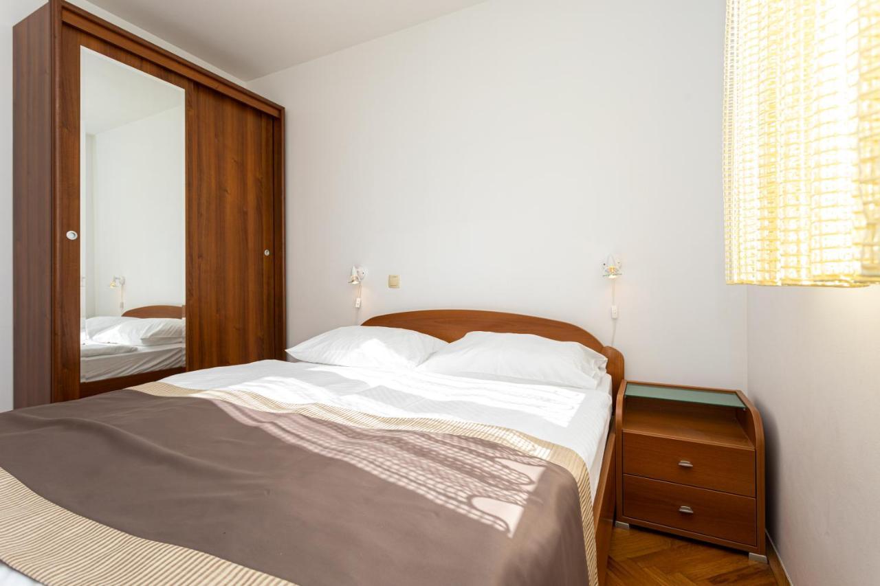 Apartments Crnekovic IV Baska  Bagian luar foto