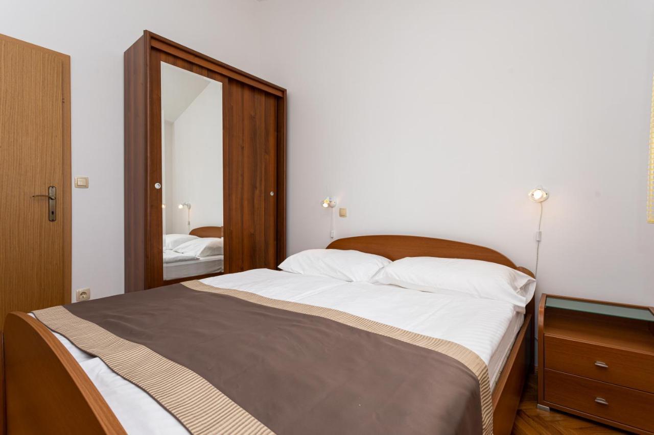 Apartments Crnekovic IV Baska  Bagian luar foto