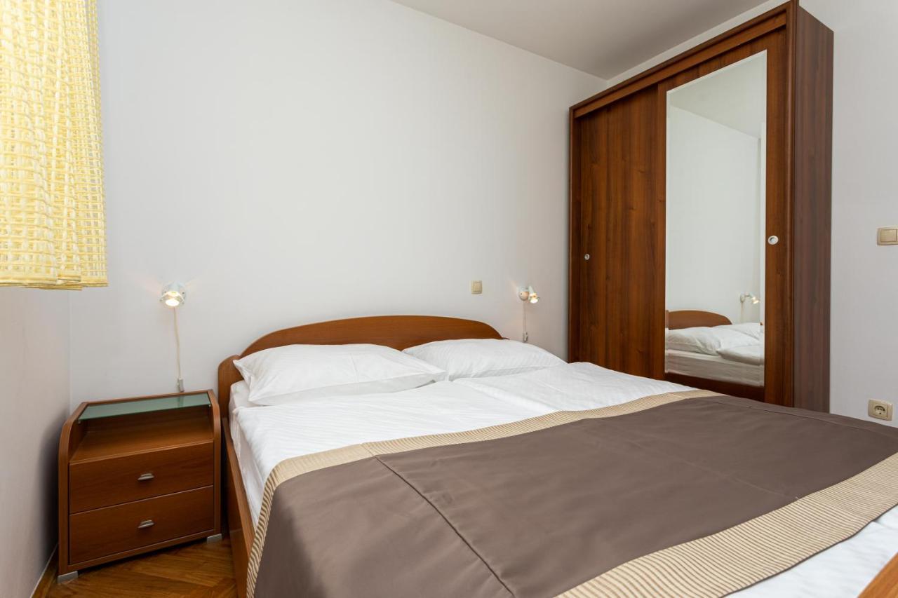 Apartments Crnekovic IV Baska  Bagian luar foto