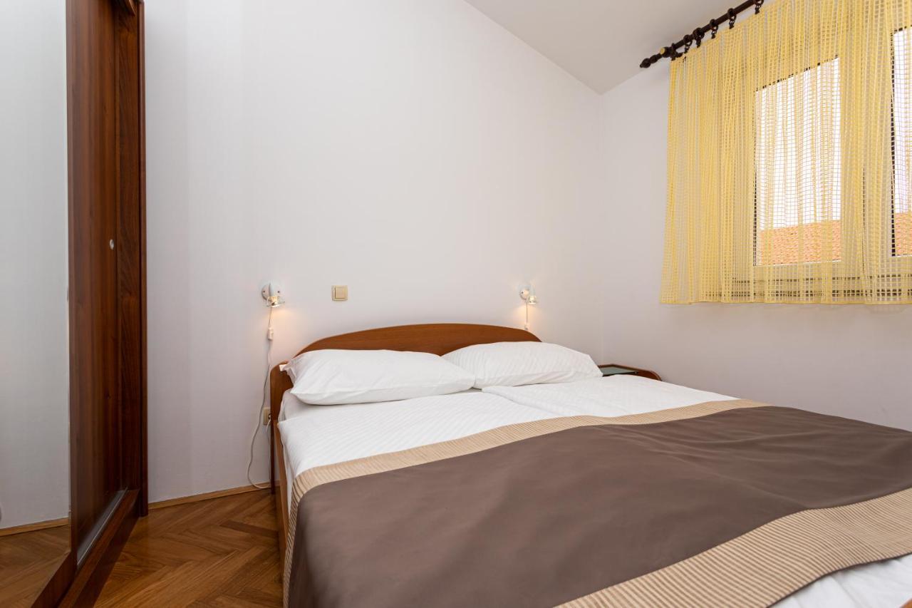Apartments Crnekovic IV Baska  Bagian luar foto
