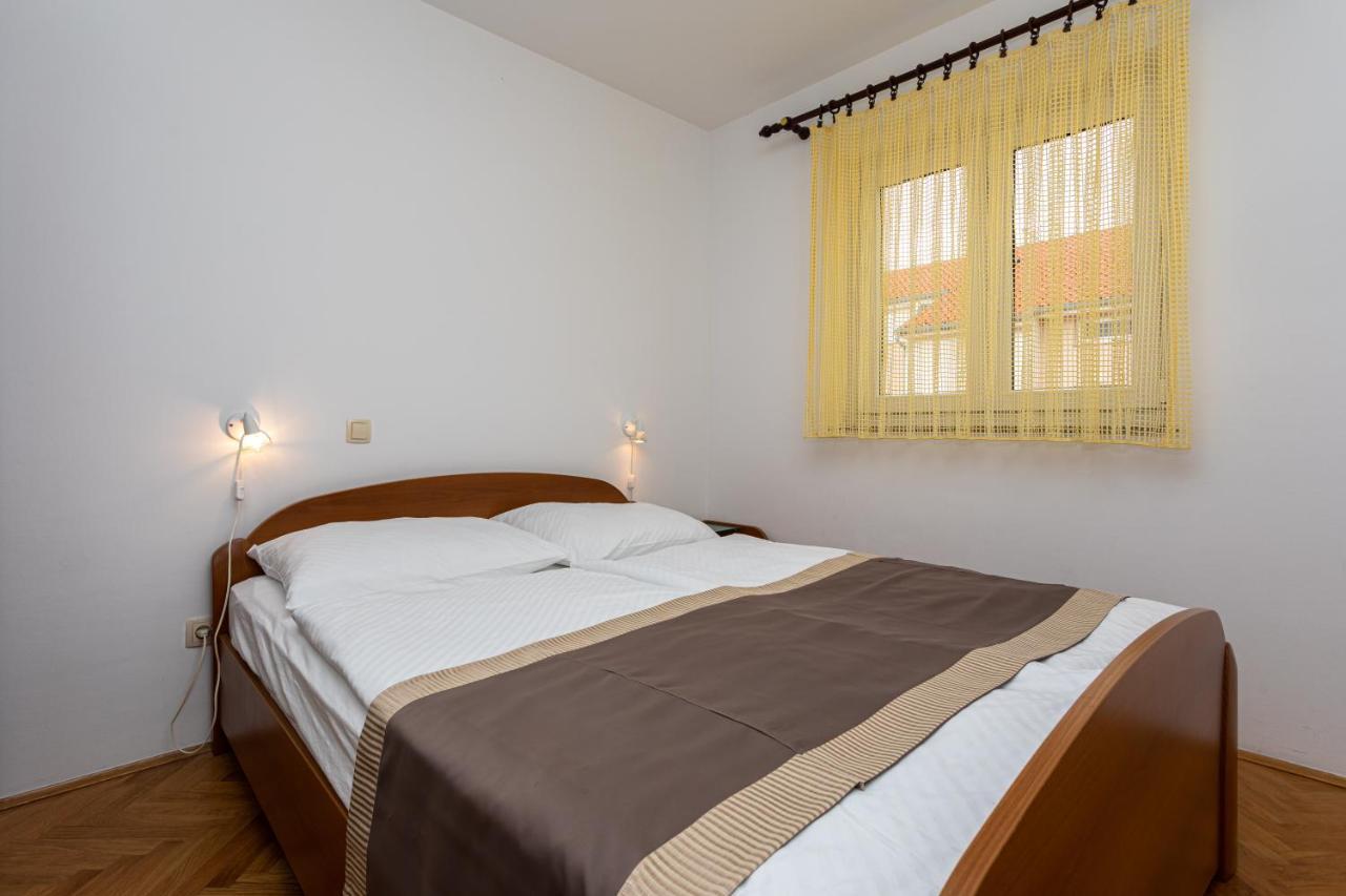Apartments Crnekovic IV Baska  Bagian luar foto
