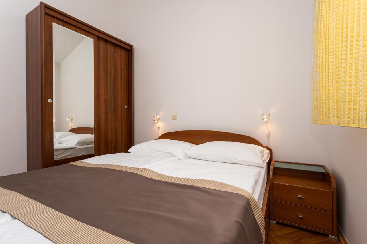 Apartments Crnekovic IV Baska  Bagian luar foto