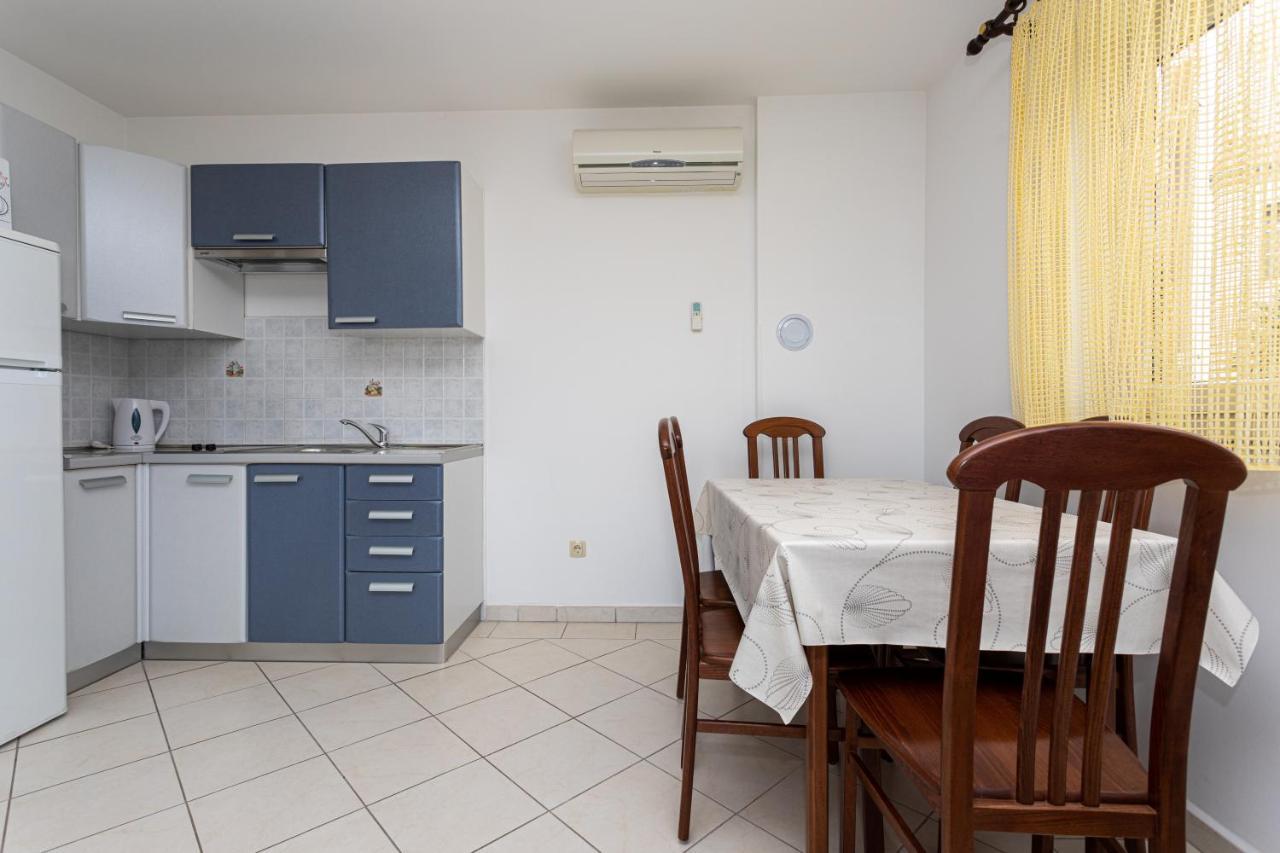 Apartments Crnekovic IV Baska  Bagian luar foto