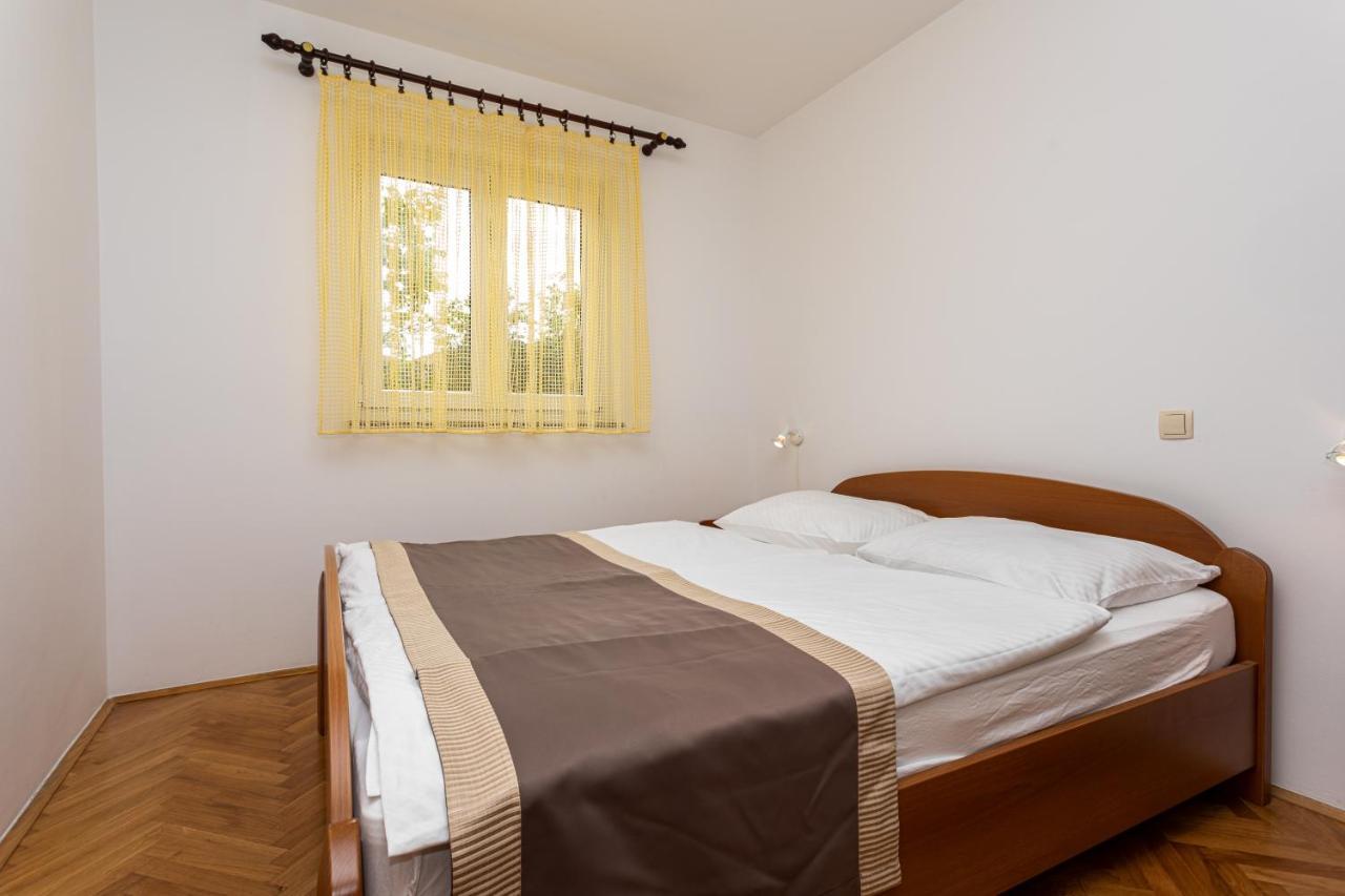 Apartments Crnekovic IV Baska  Bagian luar foto