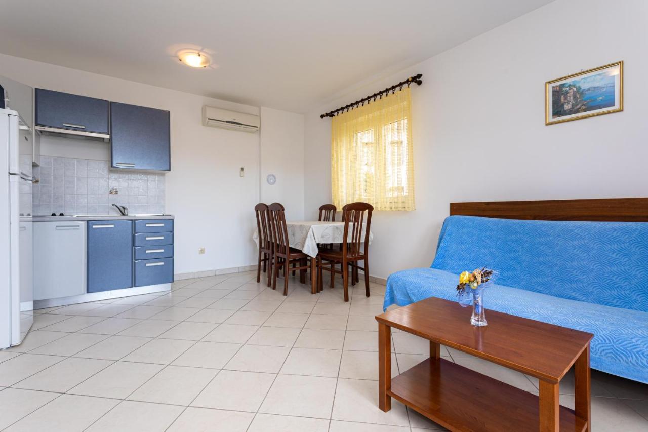 Apartments Crnekovic IV Baska  Bagian luar foto